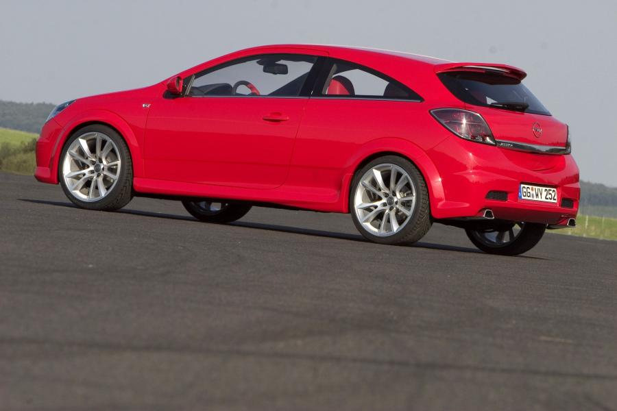  Opel Astra High Performance Concept 2004 года  (фото 13 из 17)